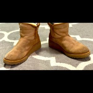 UGG short boots.